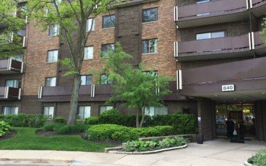 Foto 1 de casa / apartamento en 840 Wellington Ave Unit 407