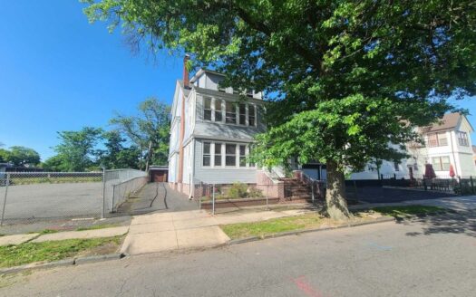 Foto 1 de casa / apartamento en 184 Rhode Island Ave