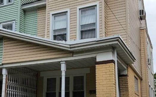 Foto 1 de casa / apartamento en 241 Cuyler Ave