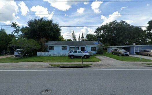 Foto 1 de propiedad embargada en 1122 N Thacker Ave Kissimmee FL